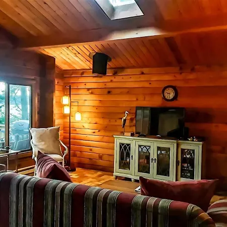 Sq Bayside Cedars Villa